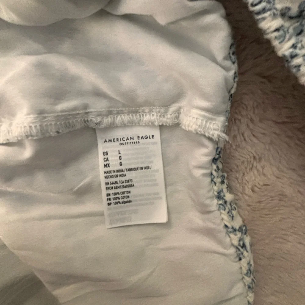 American Eagle cropped one shoulder floral top. - Picture 4 of 4